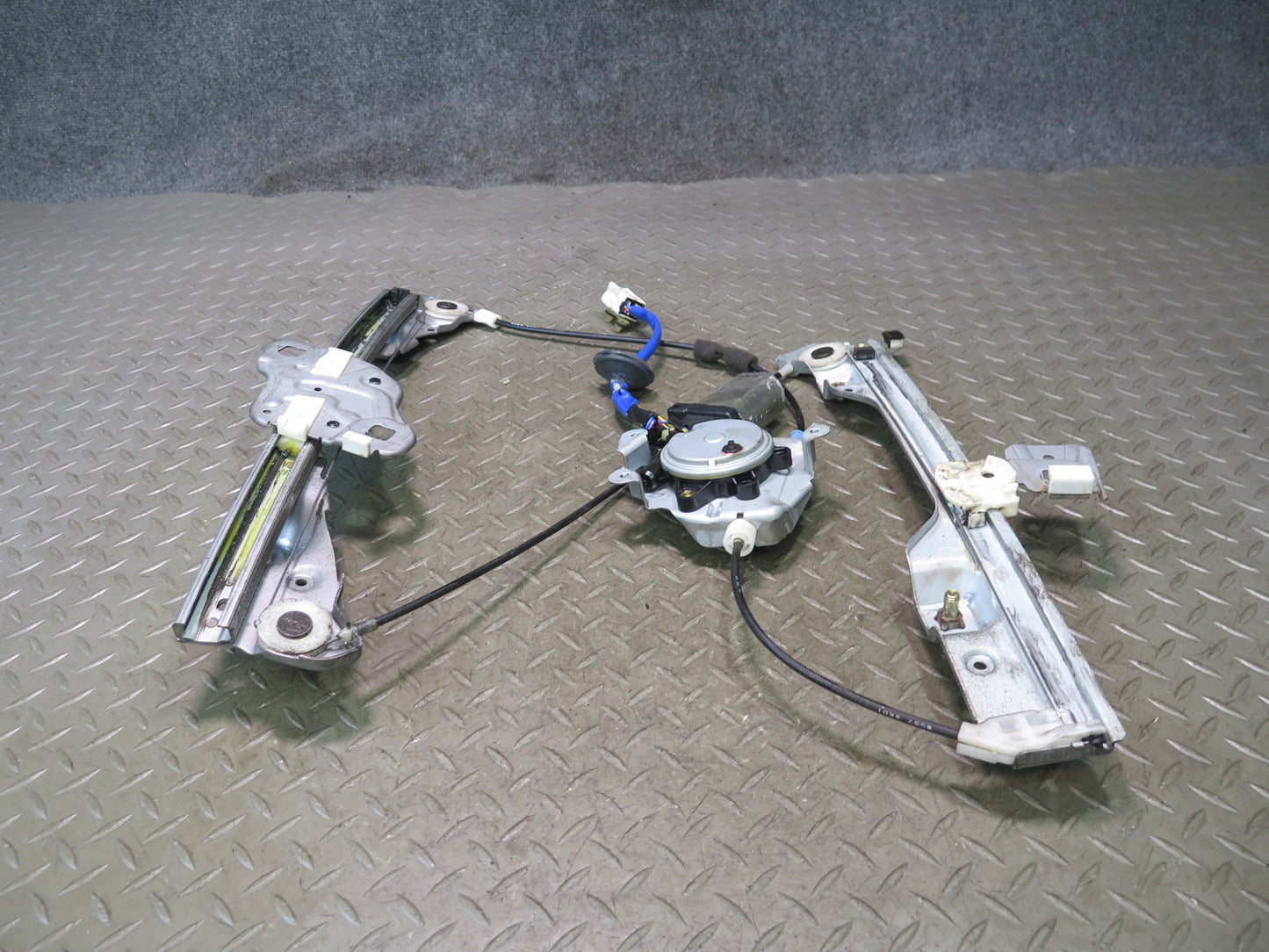 04-09 Nissan 350Z Z33 Convertible Right Pass Door Window Regulator w Motor OEM