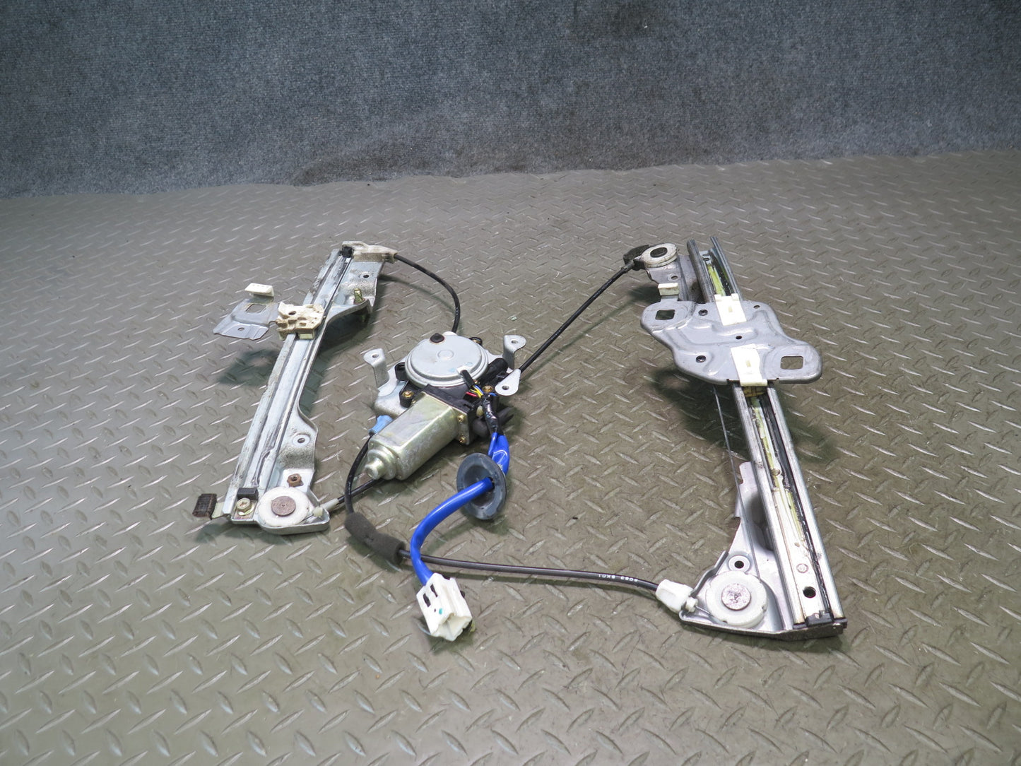 04-09 Nissan 350Z Z33 Convertible Right Pass Door Window Regulator w Motor OEM