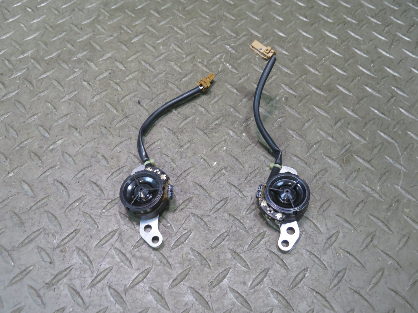 04-09 Nissan Z33 350Z Convertible Set of 2 Left & Right Door Tweeter Speaker OEM