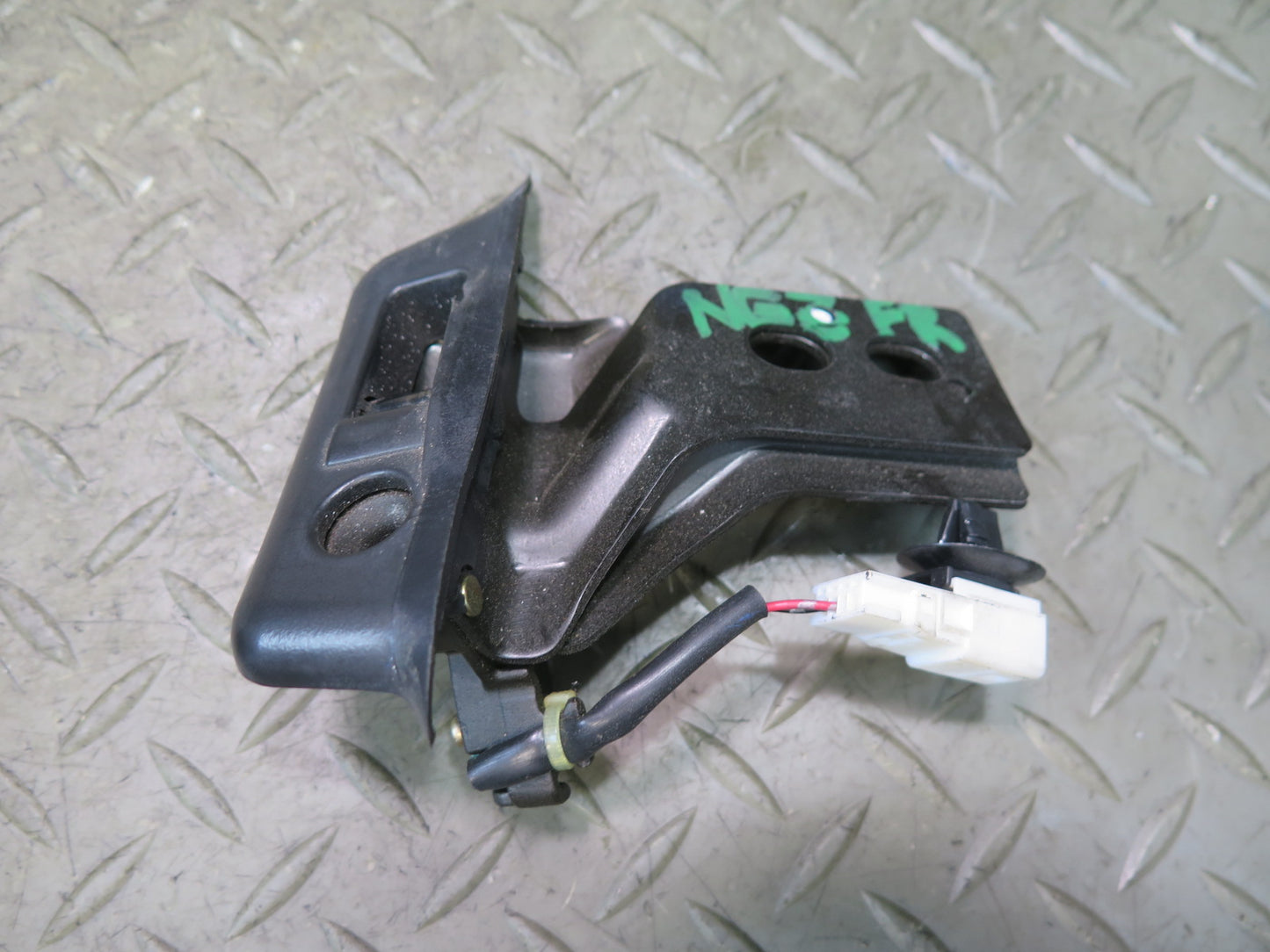 04-06 Nissan 350Z Z33 Convertible Set of 3 Roof Soft TOP Lock Latch Striker OEM