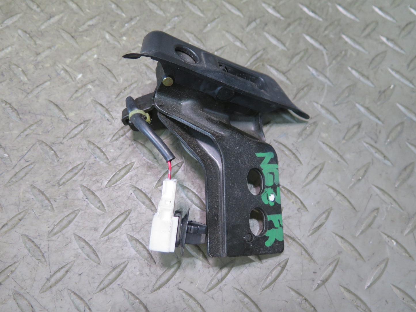 04-06 Nissan 350Z Z33 Convertible Set of 3 Roof Soft TOP Lock Latch Striker OEM