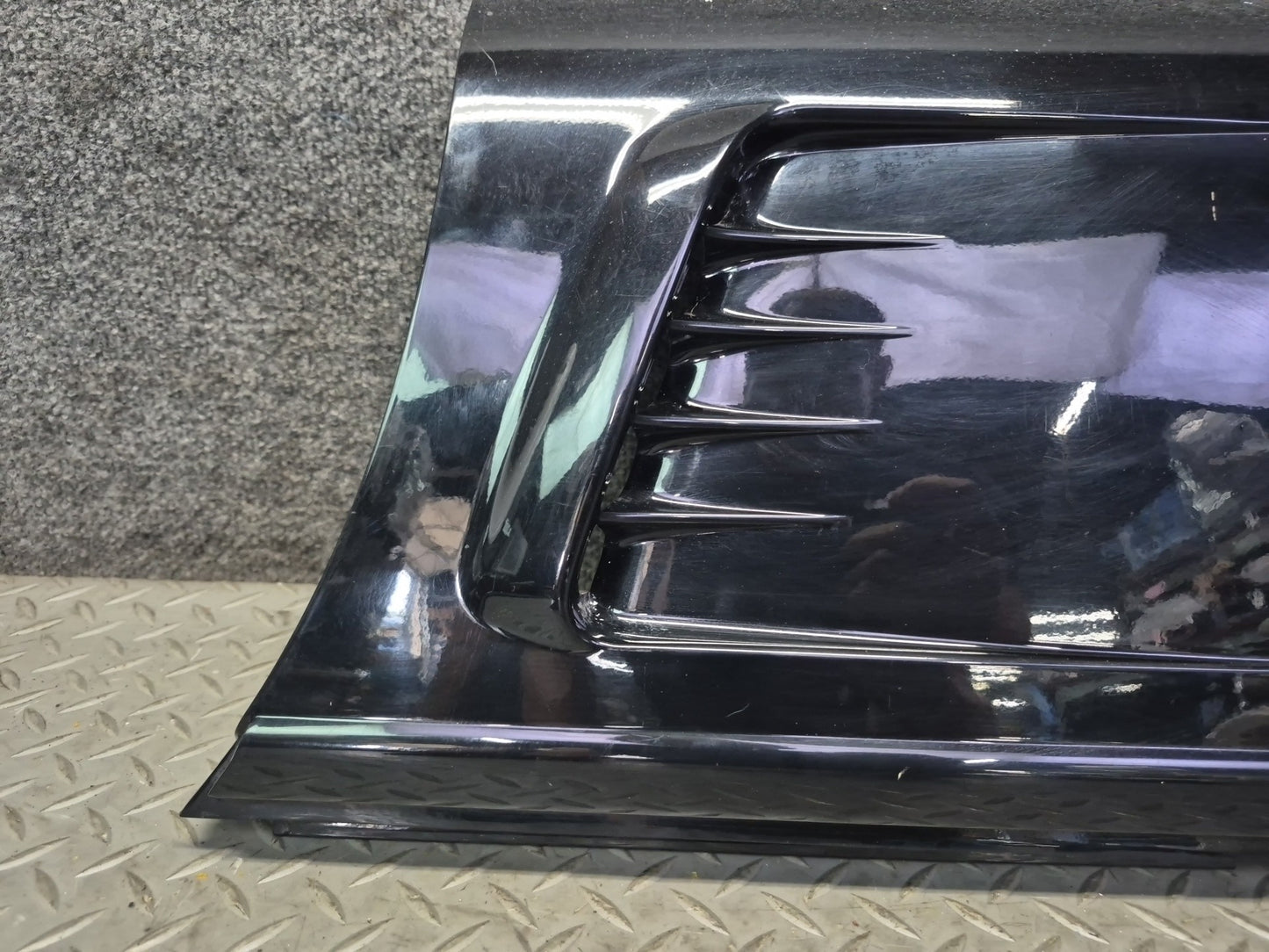 95-96 Chevrolet Corvette C4 Front Right Fender Lower Trim Molding 10254396 OEM