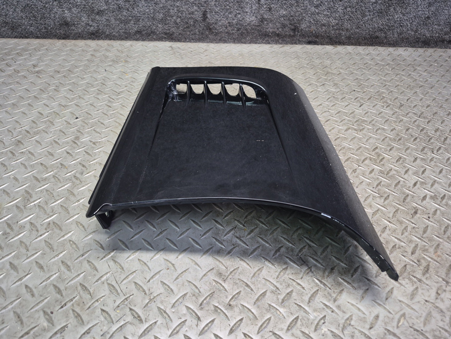 95-96 Chevrolet Corvette C4 Front Right Fender Lower Trim Molding 10254396 OEM