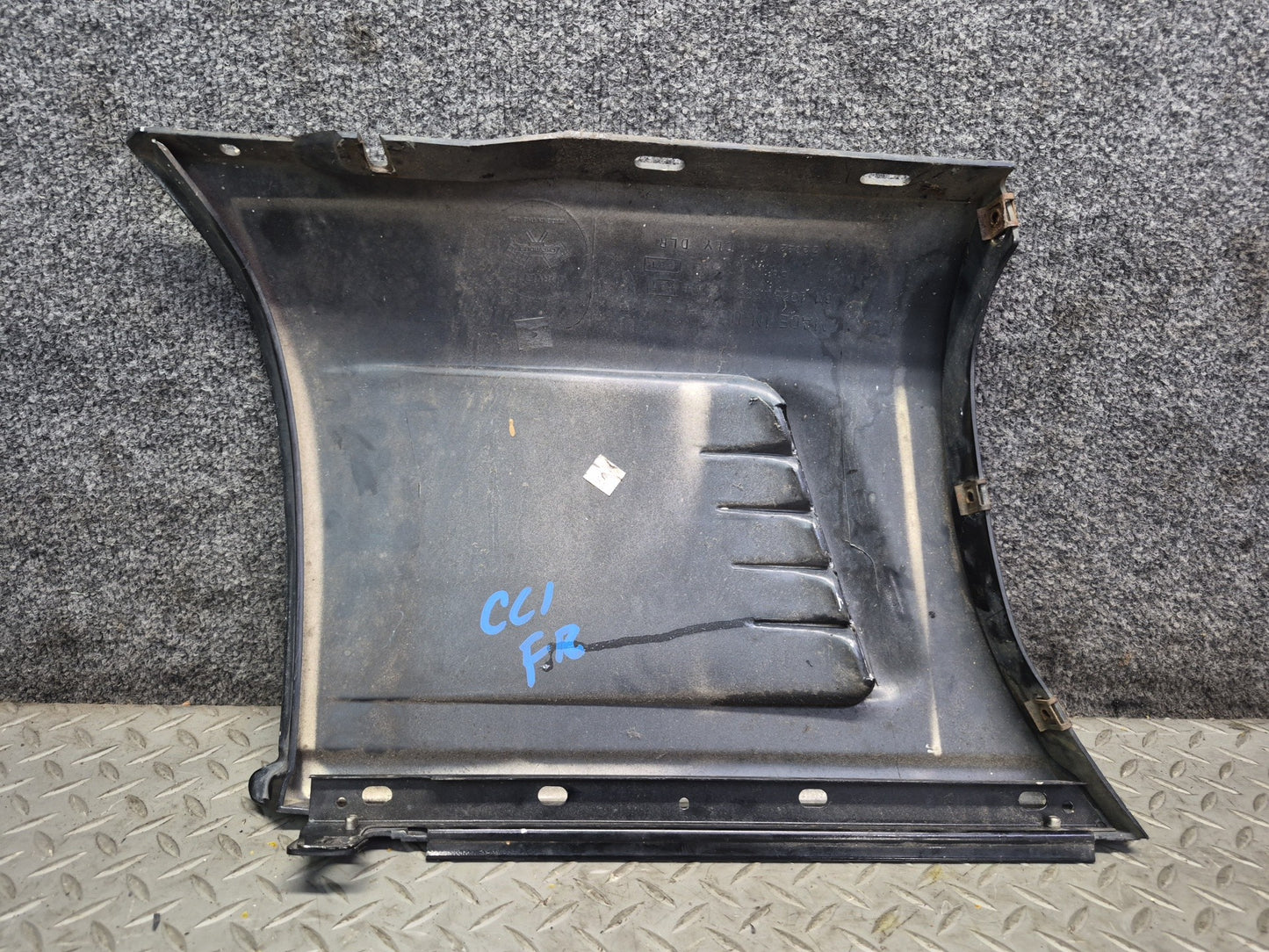 95-96 Chevrolet Corvette C4 Front Right Fender Lower Trim Molding 10254396 OEM