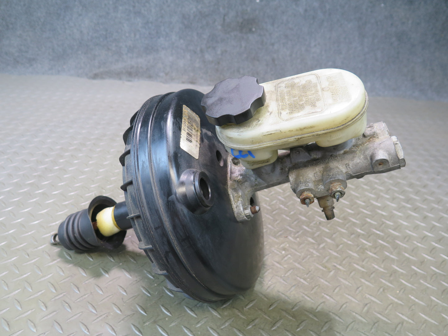 1996 Chevrolet Corvette C4 A/T Brake Master Cylinder Booster Fluid Reservoir OEM