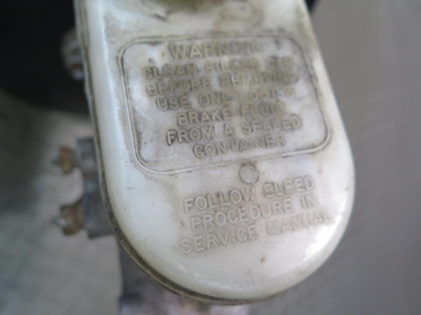 1996 Chevrolet Corvette C4 A/T Brake Master Cylinder Booster Fluid Reservoir OEM
