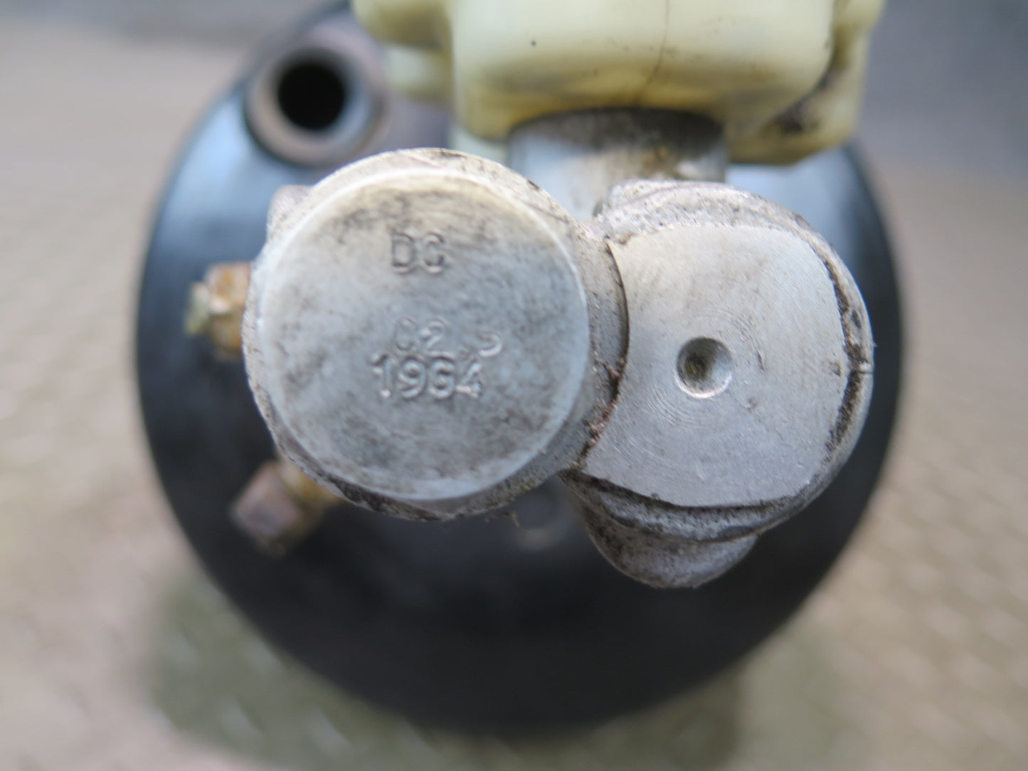 1996 Chevrolet Corvette C4 A/T Brake Master Cylinder Booster Fluid Reservoir OEM
