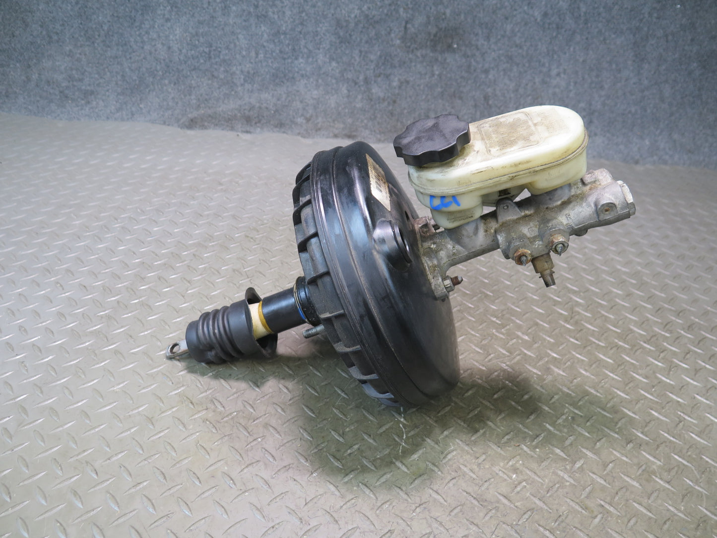 1996 Chevrolet Corvette C4 A/T Brake Master Cylinder Booster Fluid Reservoir OEM