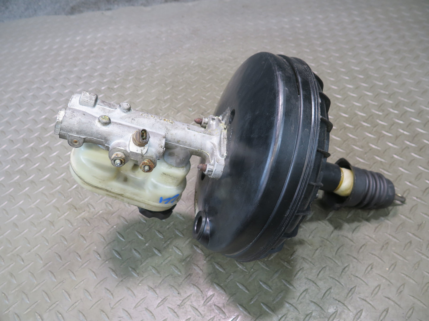 1996 Chevrolet Corvette C4 A/T Brake Master Cylinder Booster Fluid Reservoir OEM