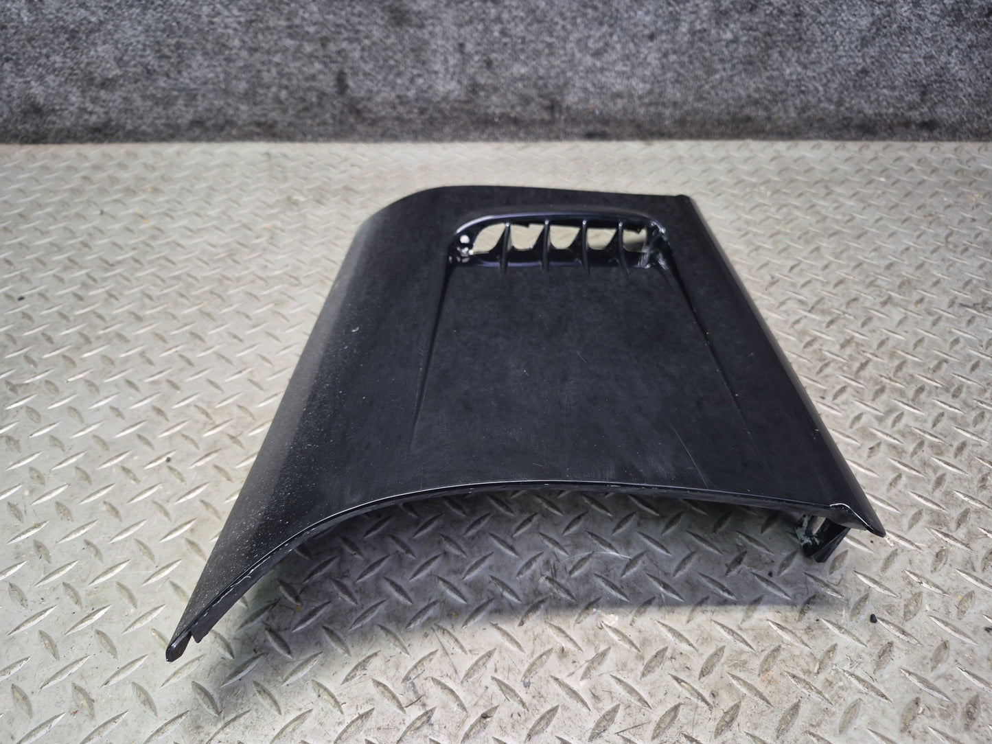 95-96 Chevrolet Corvette C4 Front Left Fender Lower Trim Molding 10254395 OEM