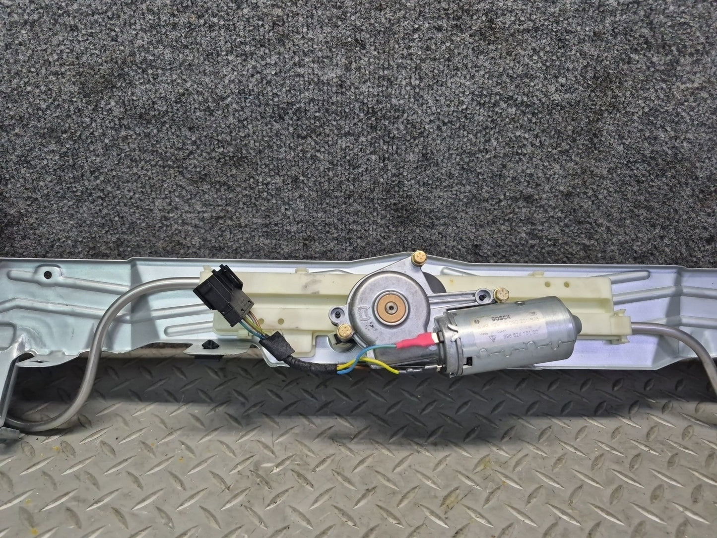 2005-2012 Porsche Boxster 987 Rear Trunk Lid Spoiler Drive Motor Mechanism