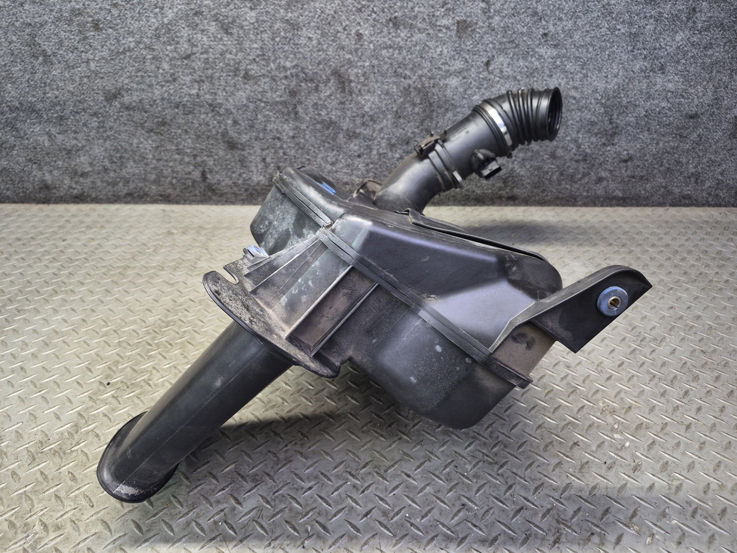 05-08 Porsche Boxster 987 2.7L Engine Air Cleaner Filter Housing W/ MAF Sensor