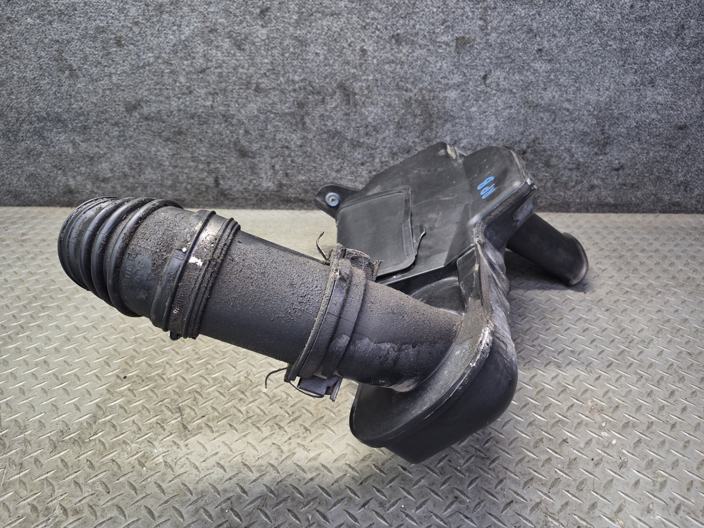 05-08 Porsche Boxster 987 2.7L Engine Air Cleaner Filter Housing W/ MAF Sensor