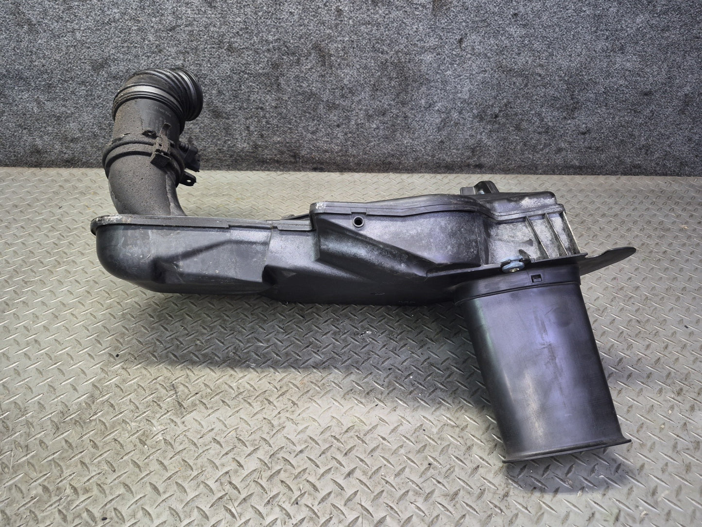 05-08 Porsche Boxster 987 2.7L Engine Air Cleaner Filter Housing W/ MAF Sensor