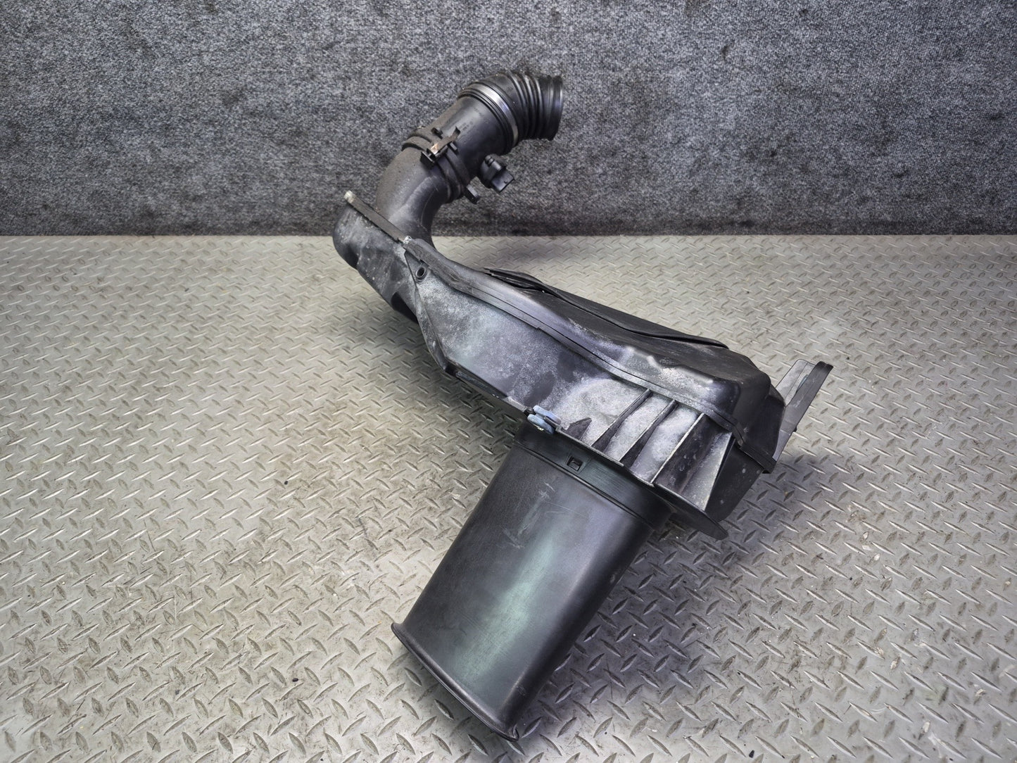 05-08 Porsche Boxster 987 2.7L Engine Air Cleaner Filter Housing W/ MAF Sensor