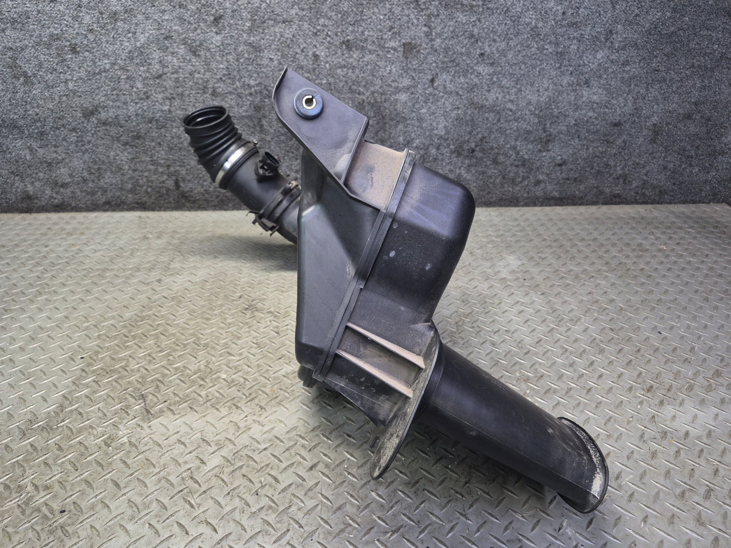 05-08 Porsche Boxster 987 2.7L Engine Air Cleaner Filter Housing W/ MAF Sensor