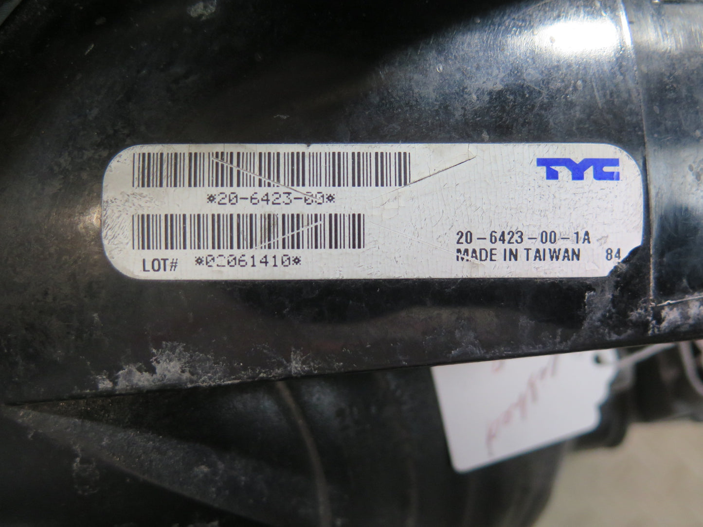 02-05 Ford Thunderbird Front Right Halogen Headlight Lamp TYC