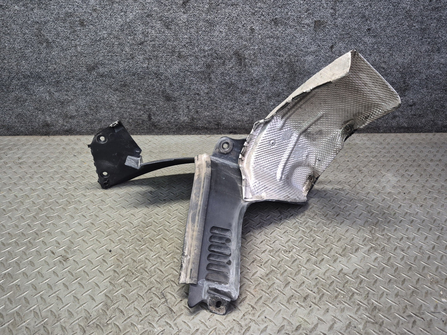 2005-2008 Porsche Boxster 987 Rear Right Fender Liner Panel Heat Shield Guide