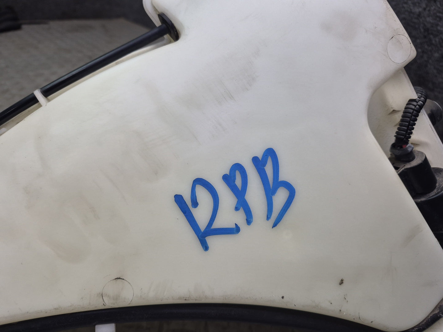 2005-2008 Porsche Boxster 987 Windshield Wiper Fluid Reservoir Bottle Tank