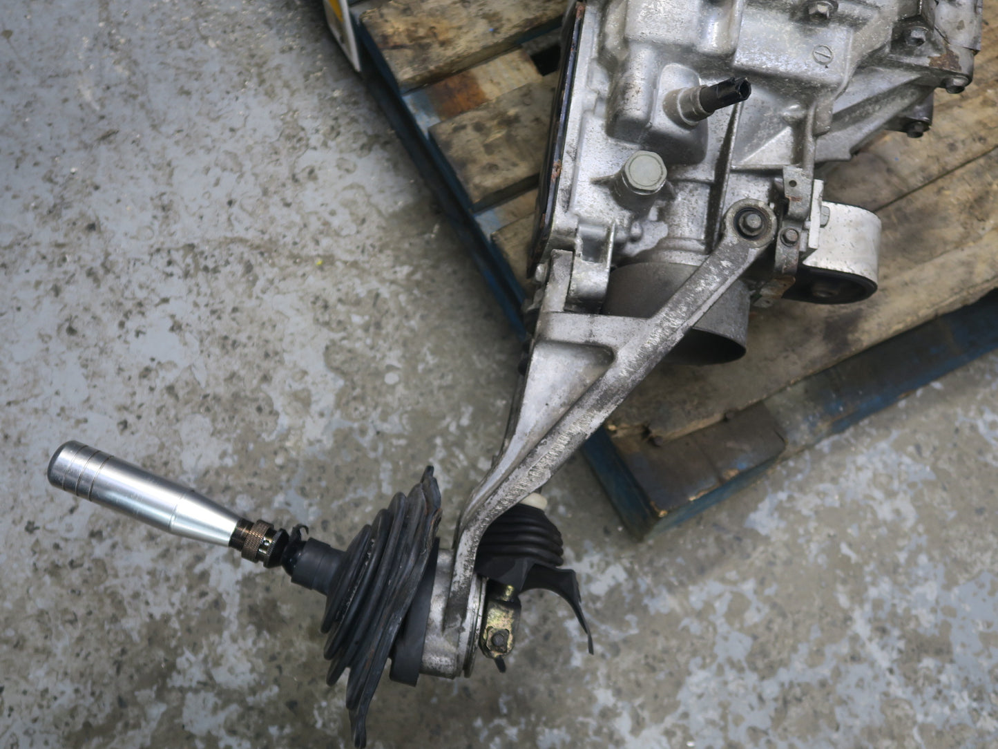 05-06 Nissan Z33 350Z FS6R31A M/T Manual Transmission w Gear Shifter OEM