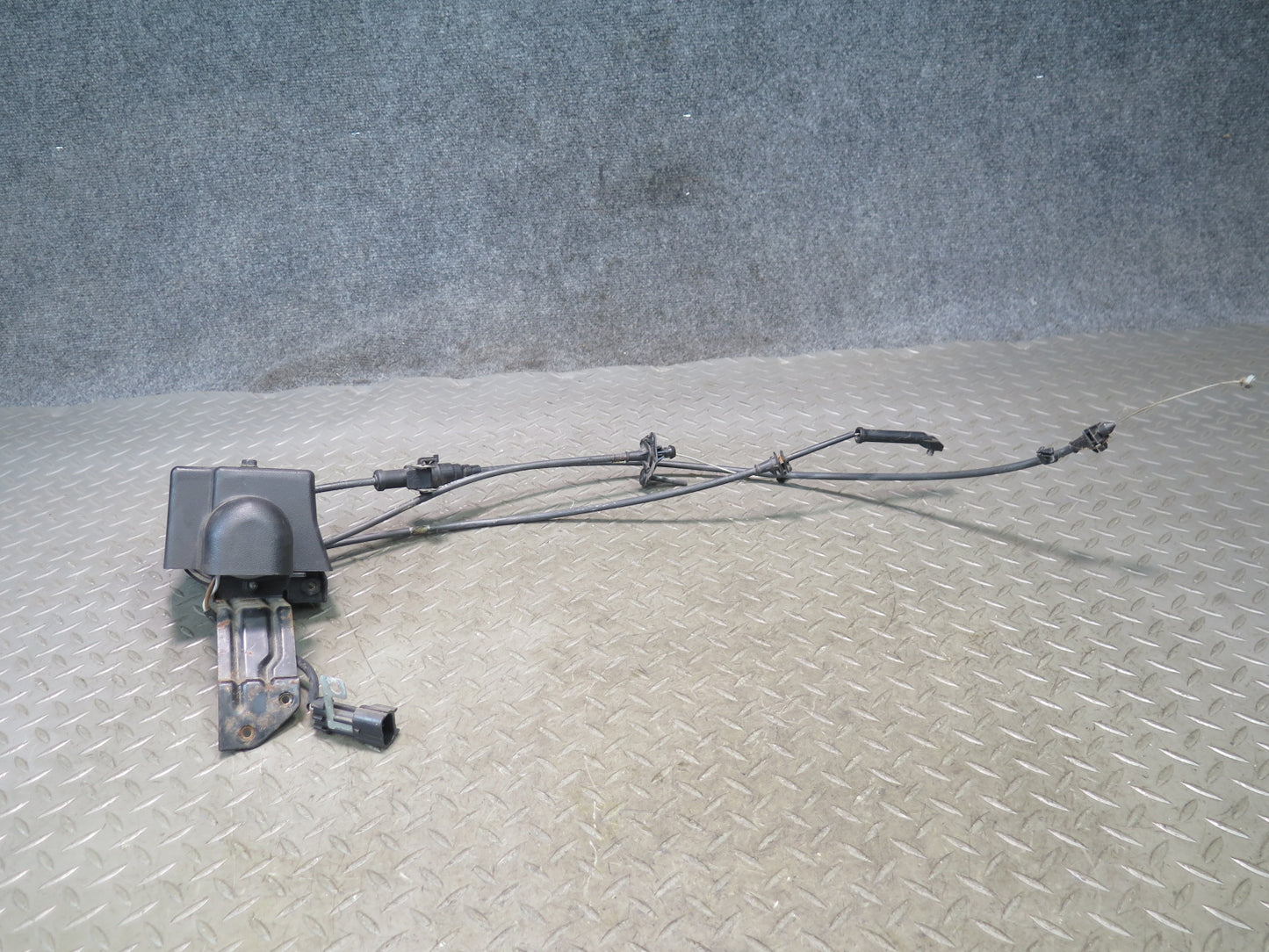 94-96 Chevrolet Corvette C4 Cruise Control Actuator Motor w Cables OEM