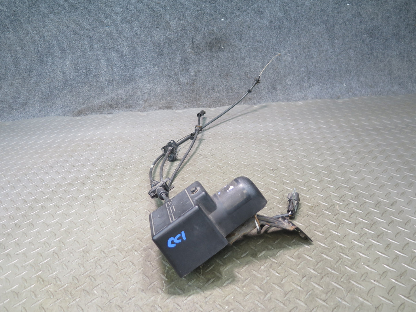 94-96 Chevrolet Corvette C4 Cruise Control Actuator Motor w Cables OEM
