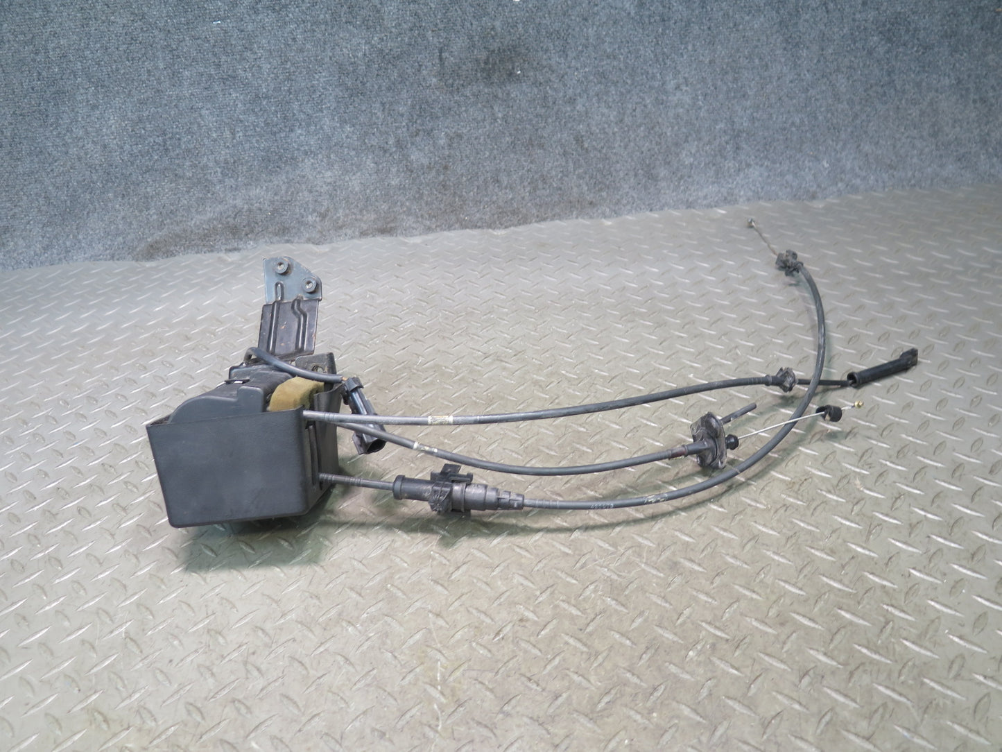 94-96 Chevrolet Corvette C4 Cruise Control Actuator Motor w Cables OEM