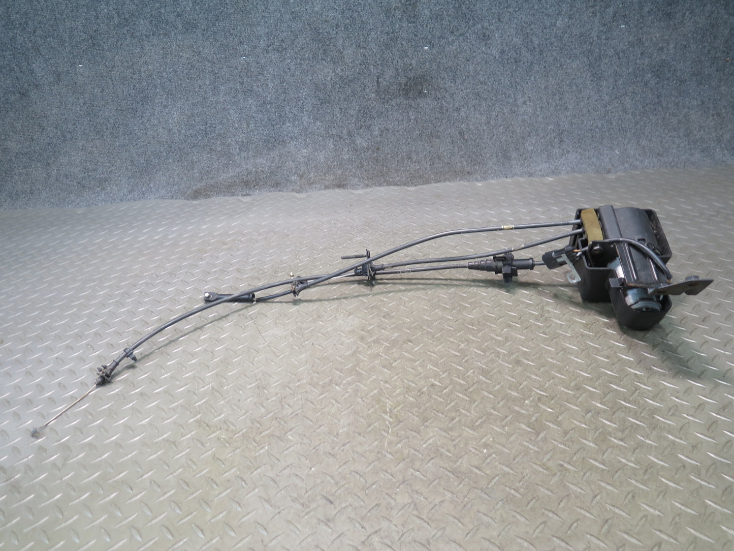 94-96 Chevrolet Corvette C4 Cruise Control Actuator Motor w Cables OEM