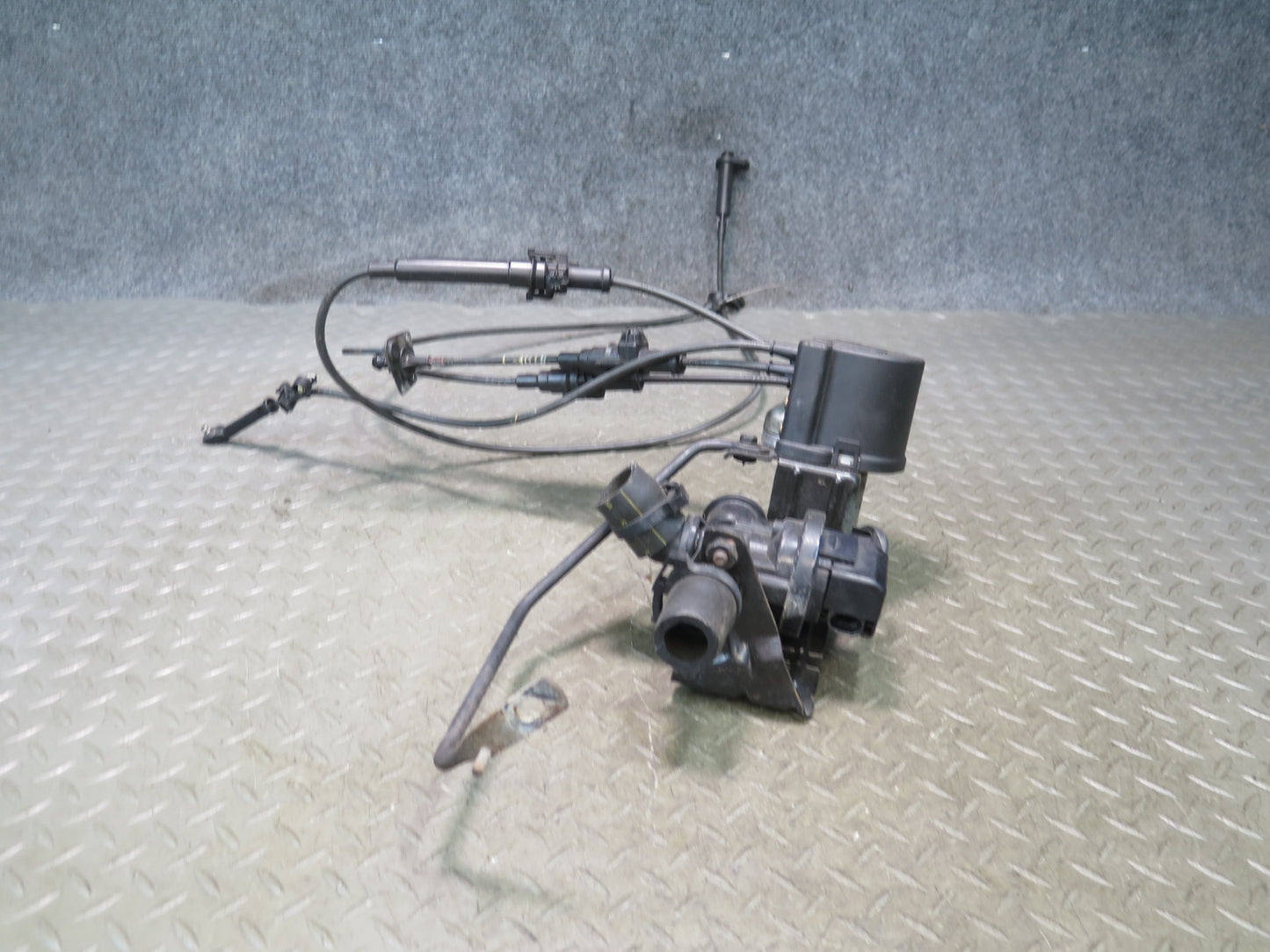 92-93 Chevrolet Corvette C4 Cruise Control Actuator Motor w Cables OEM