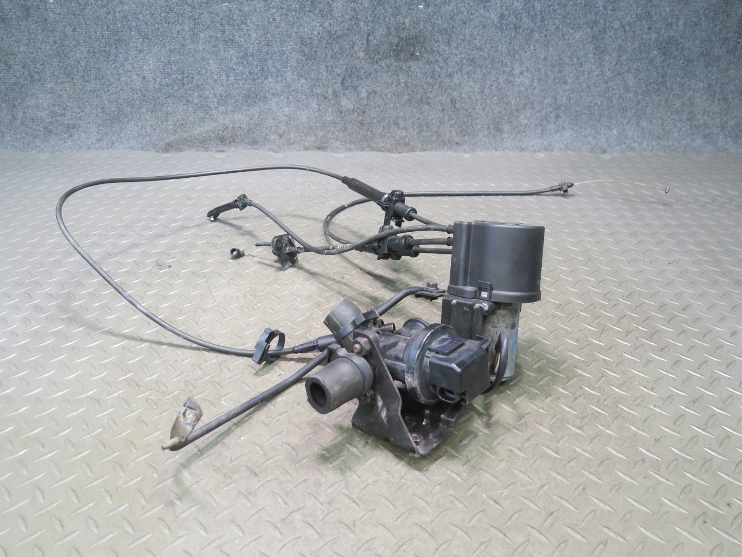 92-93 Chevrolet Corvette C4 Cruise Control Actuator Motor w Cables OEM