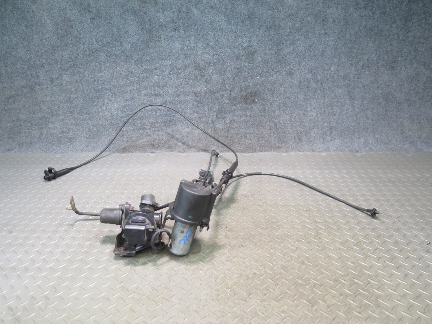 92-93 Chevrolet Corvette C4 Cruise Control Actuator Motor w Cables OEM