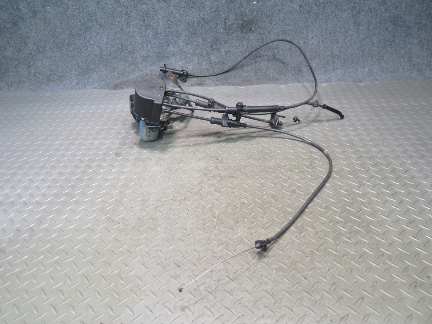 92-93 Chevrolet Corvette C4 Cruise Control Actuator Motor w Cables OEM