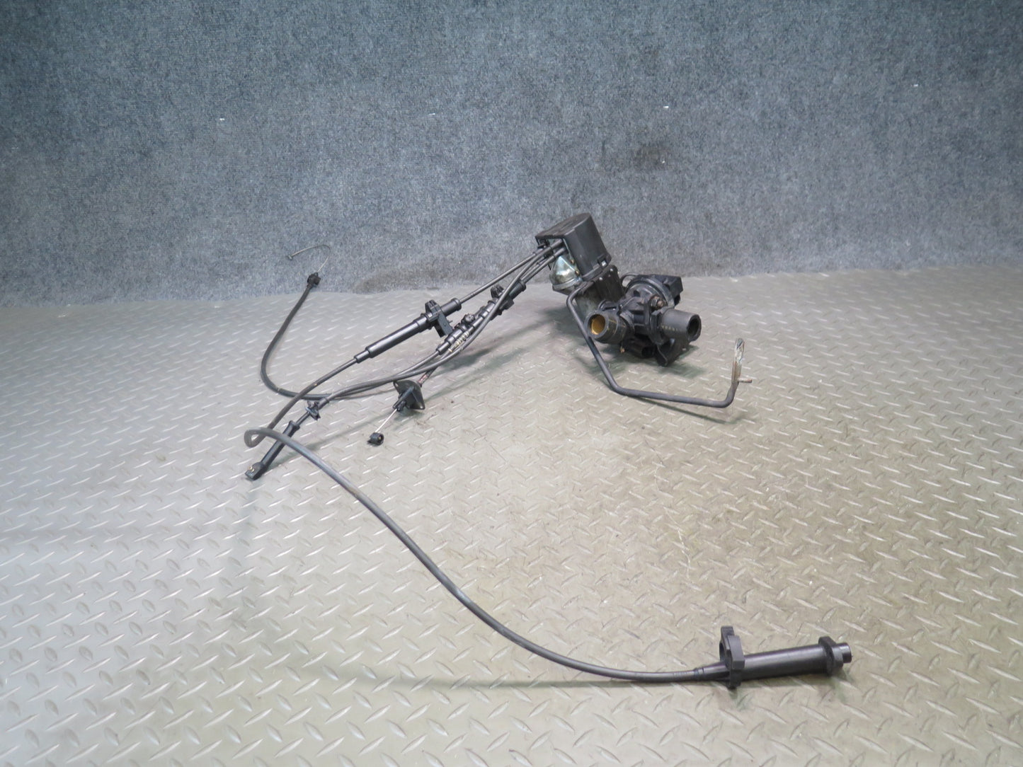 92-93 Chevrolet Corvette C4 Cruise Control Actuator Motor w Cables OEM
