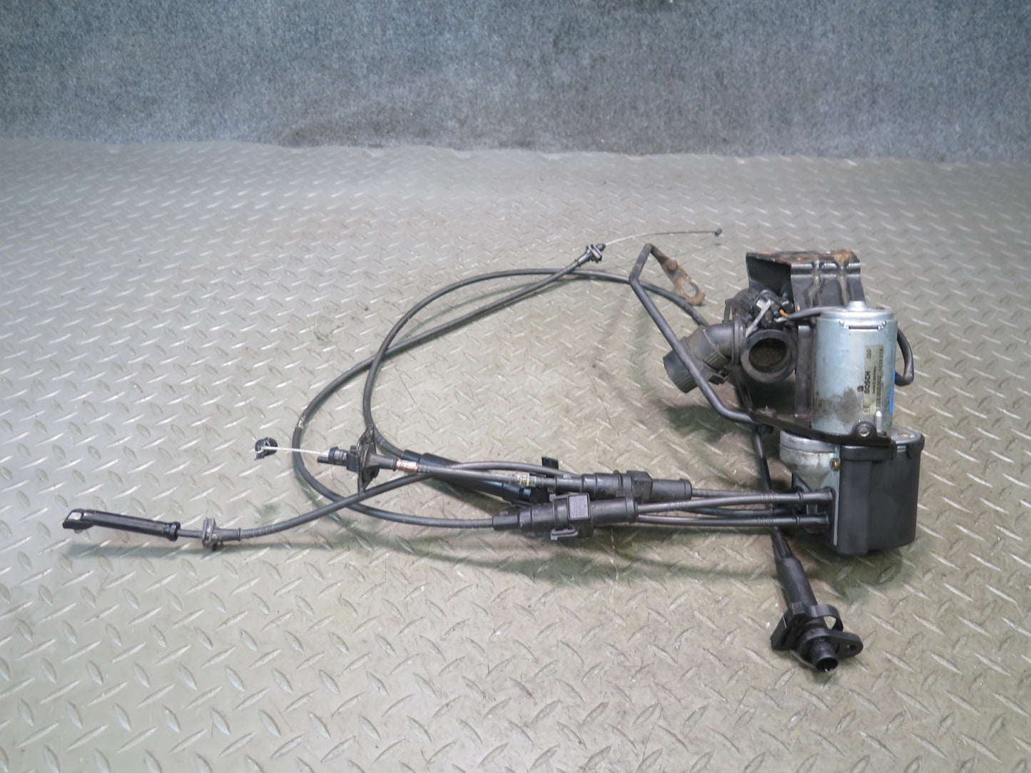 92-93 Chevrolet Corvette C4 Cruise Control Actuator Motor w Cables OEM