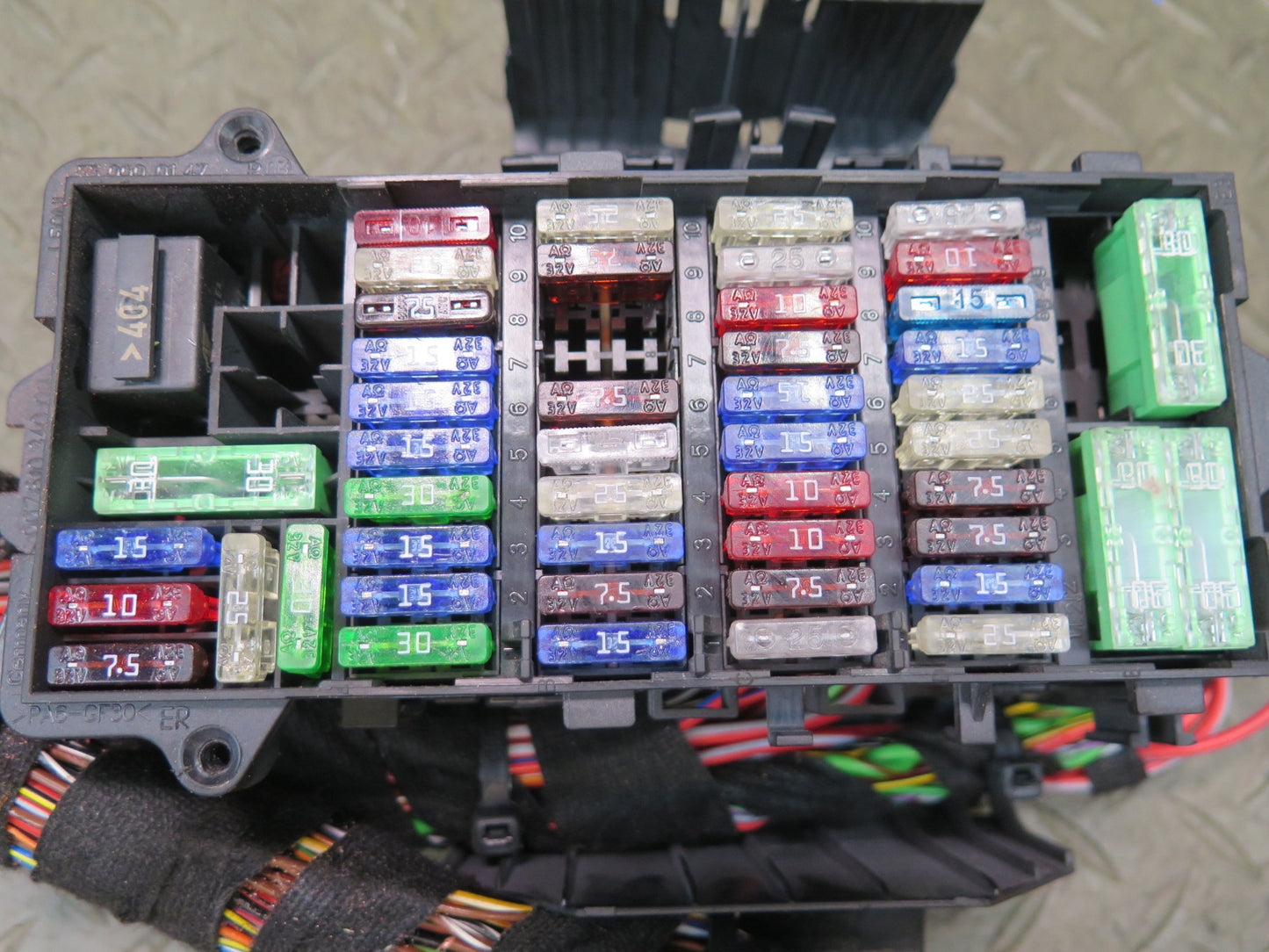 2005-2012 Porsche Boxster 987 Engine Fuse Relay Box Module Unit