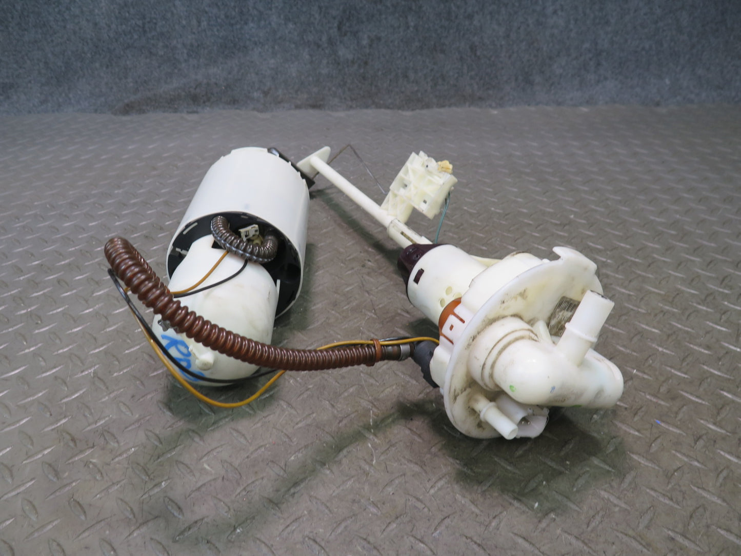 2005-2008 Porsche Boxster 987 2.7L Fuel Pump Level Sensor Sending Unit Assembly