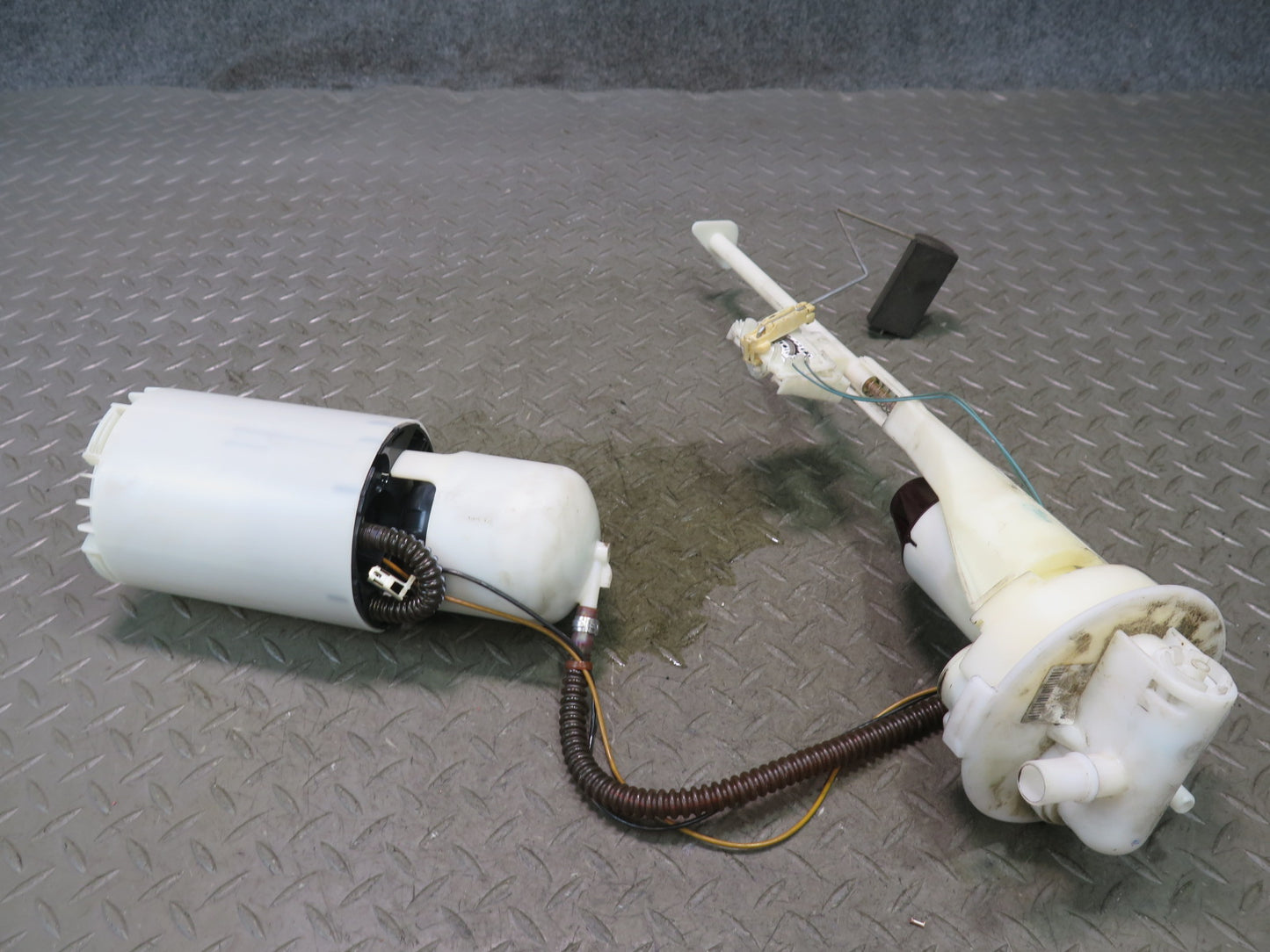 2005-2008 Porsche Boxster 987 2.7L Fuel Pump Level Sensor Sending Unit Assembly