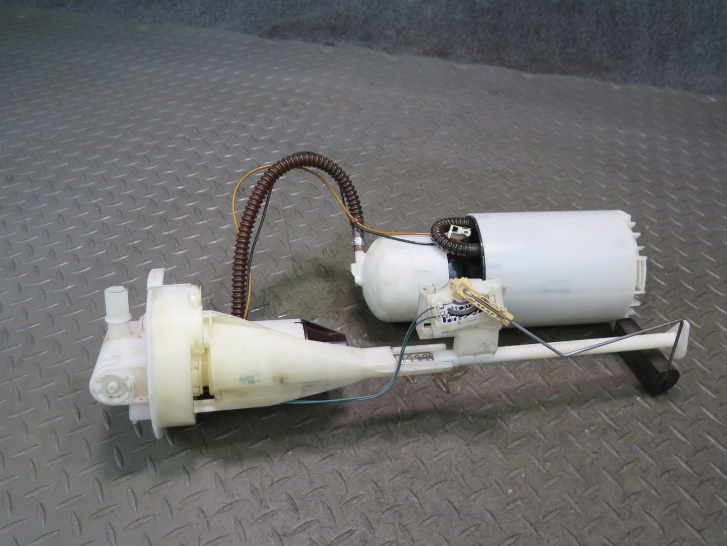 2005-2008 Porsche Boxster 987 2.7L Fuel Pump Level Sensor Sending Unit Assembly