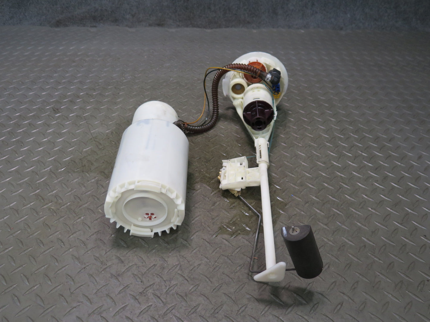 2005-2008 Porsche Boxster 987 2.7L Fuel Pump Level Sensor Sending Unit Assembly