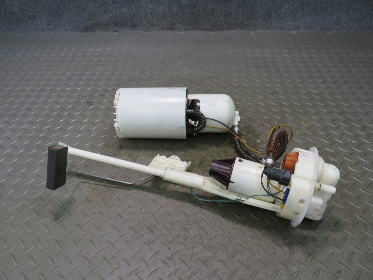 2005-2008 Porsche Boxster 987 2.7L Fuel Pump Level Sensor Sending Unit Assembly