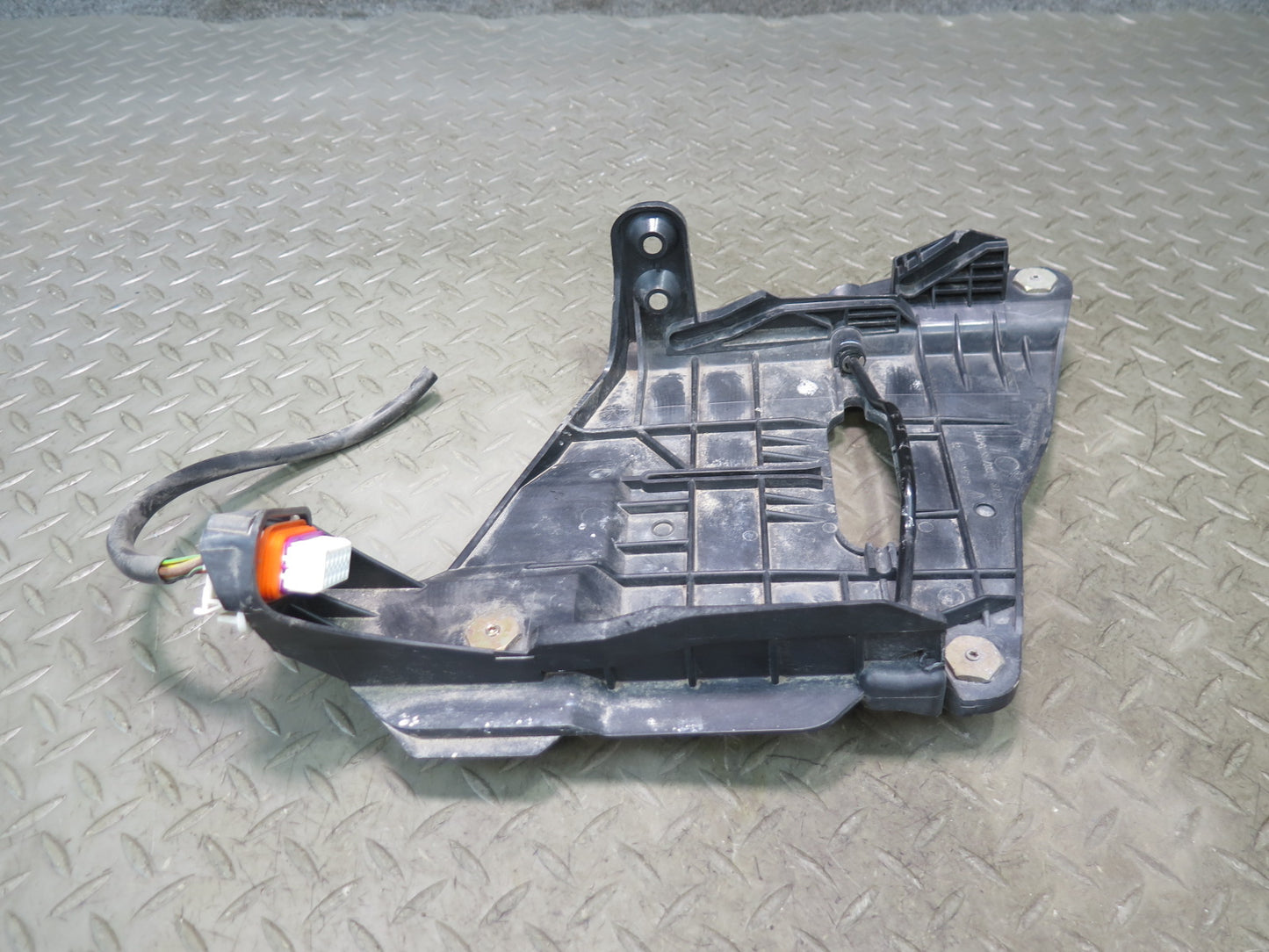 2005-2008 Porsche Boxster 987 Front Right Side Headlight Lamp Mount Bracket
