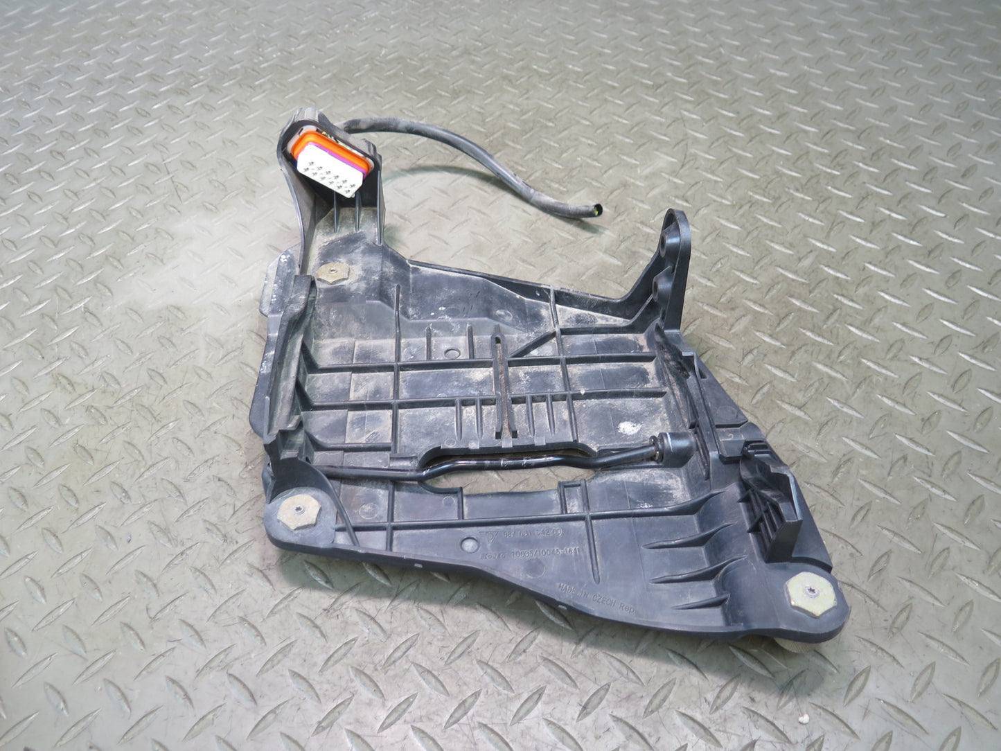2005-2008 Porsche Boxster 987 Front Right Side Headlight Lamp Mount Bracket