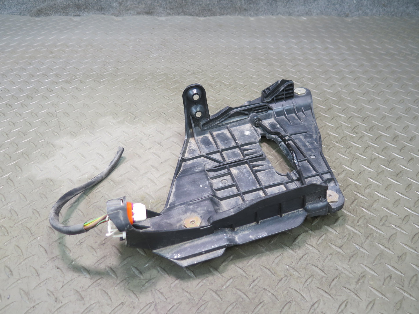 2005-2008 Porsche Boxster 987 Front Right Side Headlight Lamp Mount Bracket