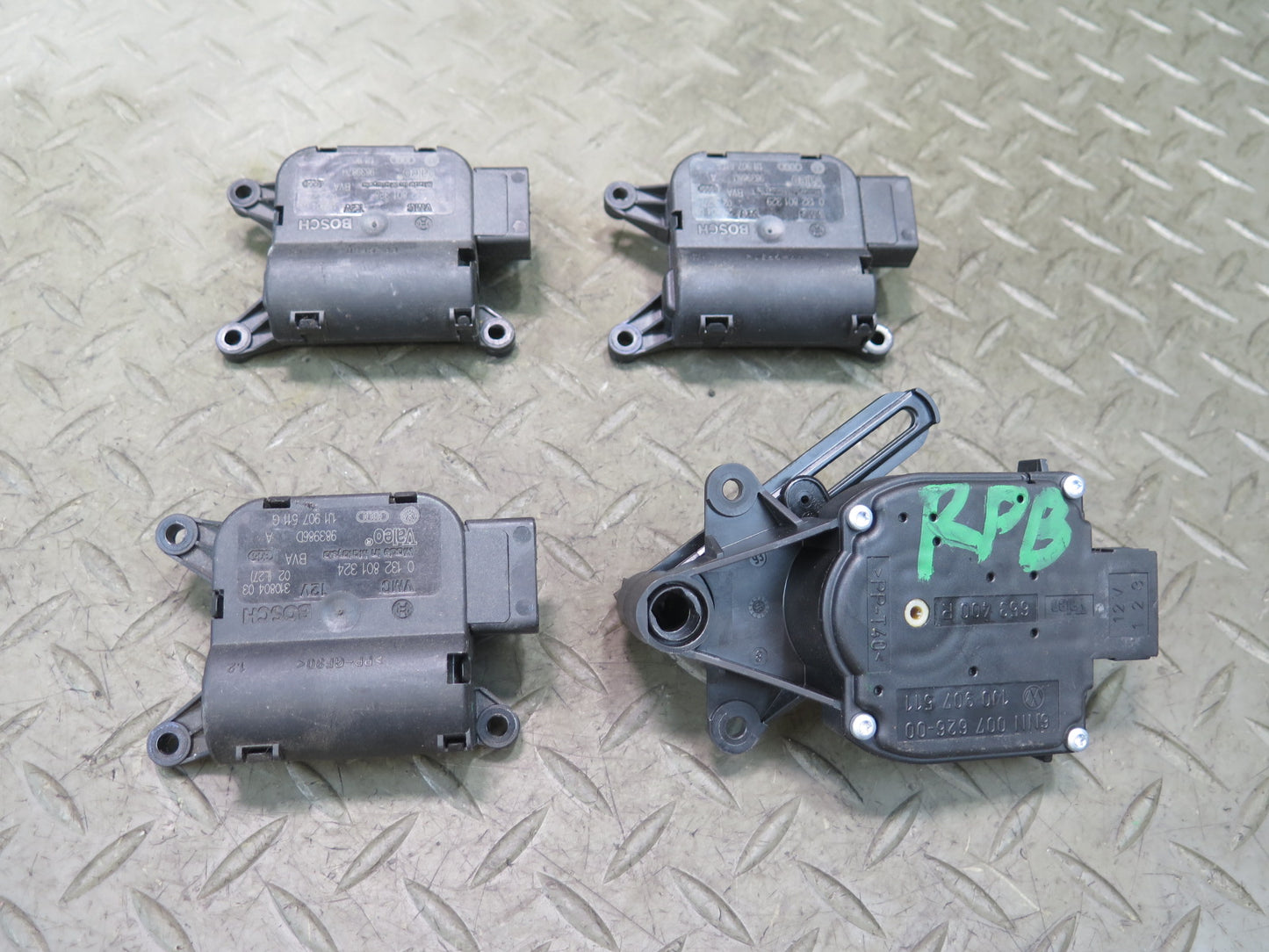 2005-2012 Porsche Boxster 987 A/C Heater Flap Door Actuator Motor Set of 4
