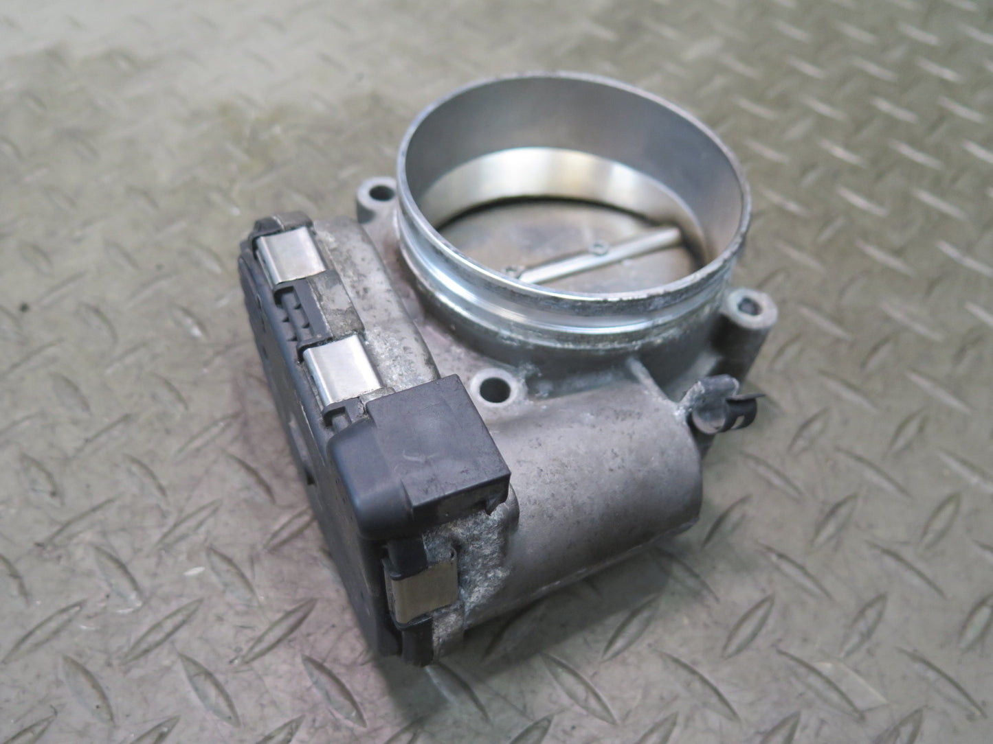 2011-2018 Porsche Cayenne 958 Engine Motor Throttle Body 99760511601 OEM
