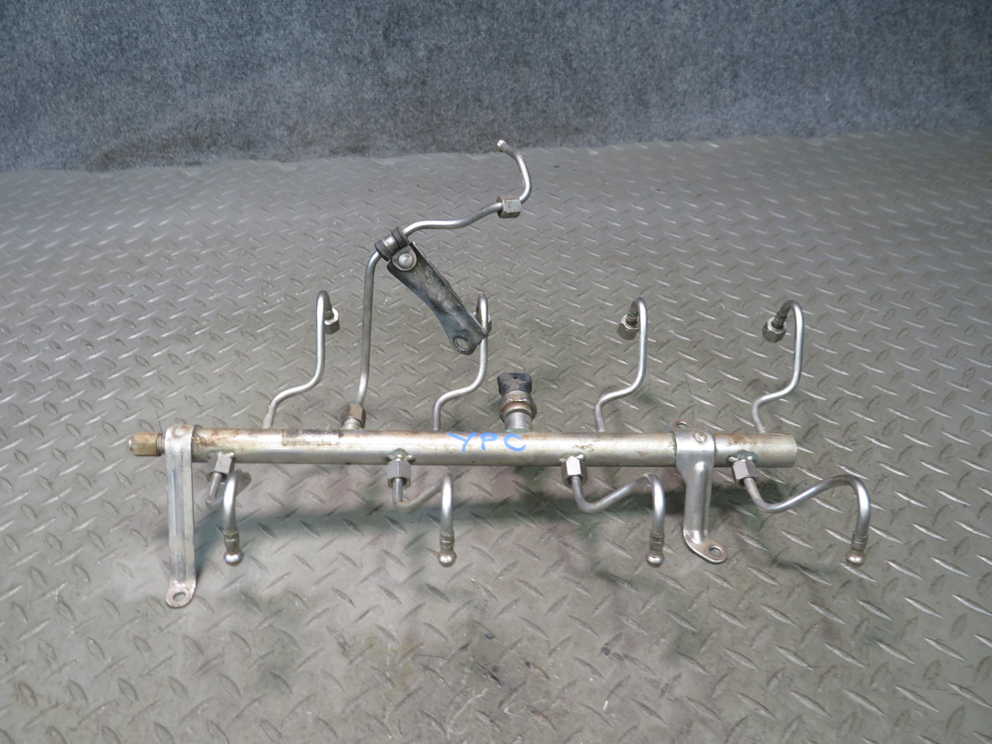 2015-2018 Porsche Cayenne 958 4.8L Engine Fuel Rail