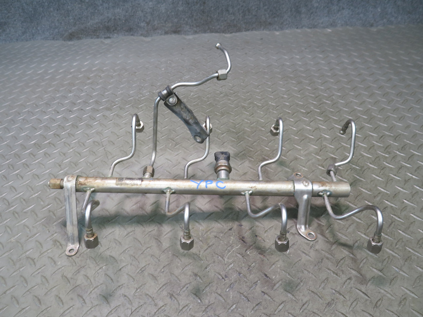 2015-2018 Porsche Cayenne 958 4.8L Engine Fuel Rail
