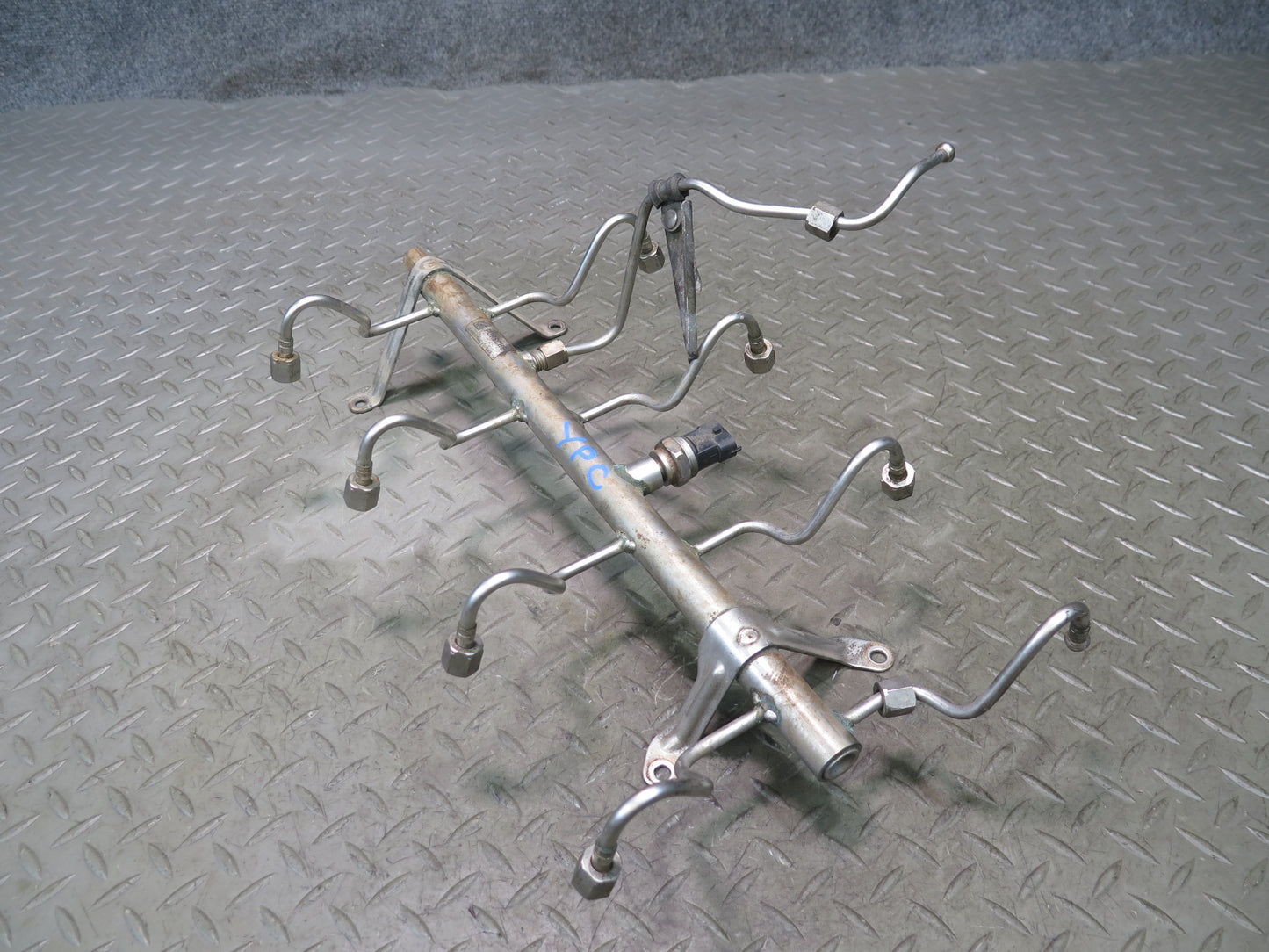 2015-2018 Porsche Cayenne 958 4.8L Engine Fuel Rail