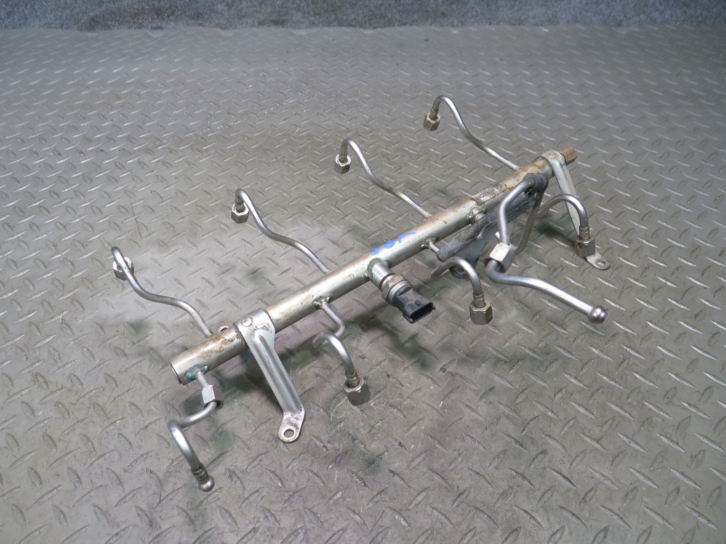 2015-2018 Porsche Cayenne 958 4.8L Engine Fuel Rail
