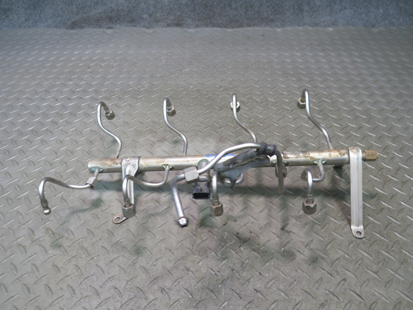 2015-2018 Porsche Cayenne 958 4.8L Engine Fuel Rail